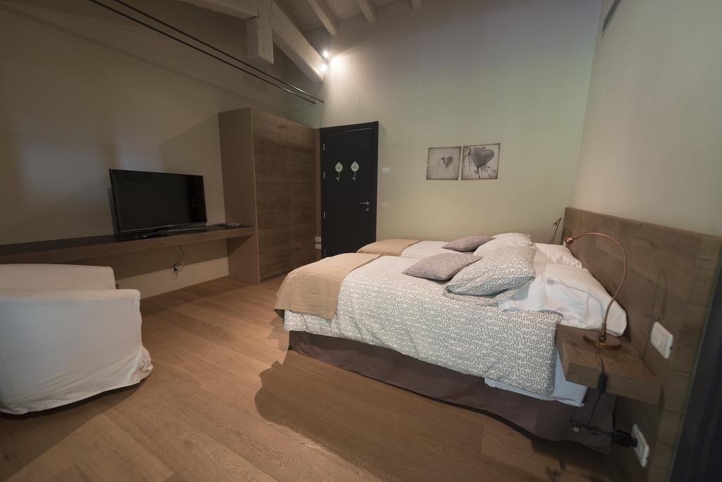 Agriturismo Locanda Del Pesco Collebeato Ruang foto